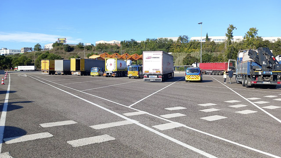 Desplegament policial a la zona de l'antic peatge de l'AP-7