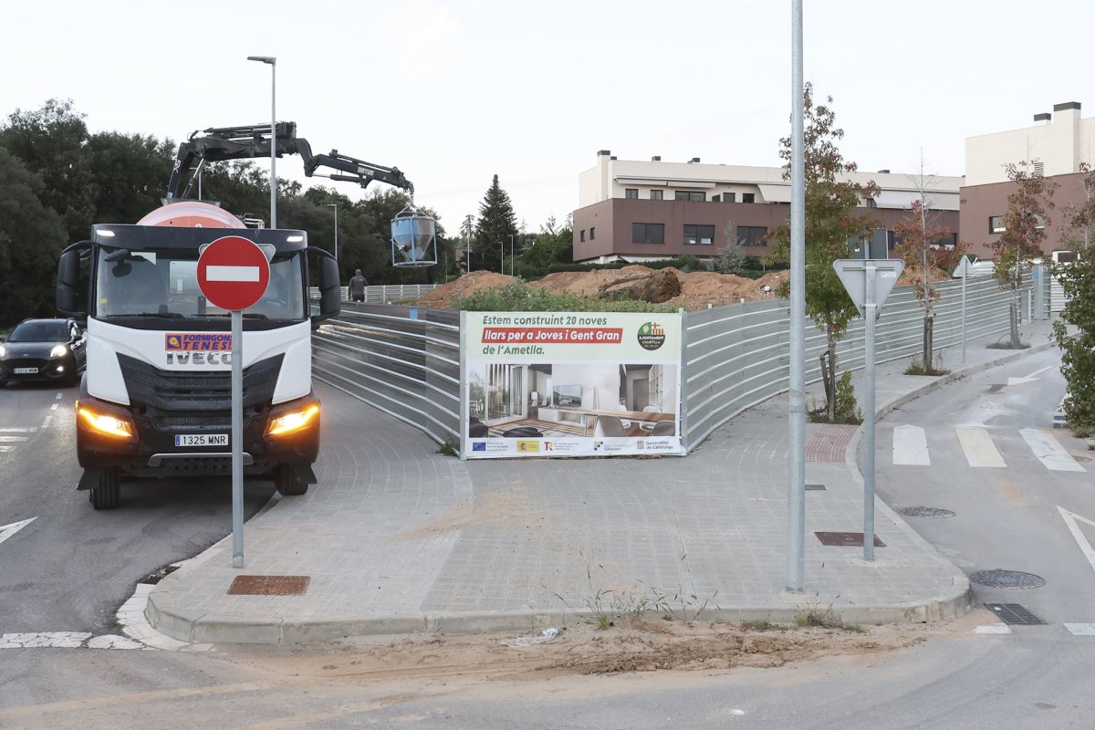 La promoció de pisos de lloguer social de l’Ametlla s’està construïn al carrer de Pere Soler