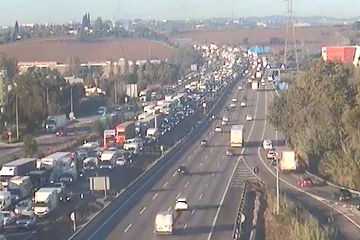 L'AP-7 circula amb retenció entre Parets i Santa Perpètua