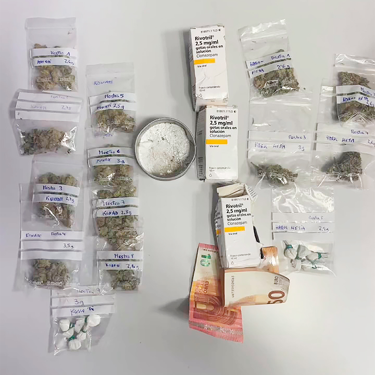 La Policia Local de Sant Feliu va requisar les substàncies amb què traficaven