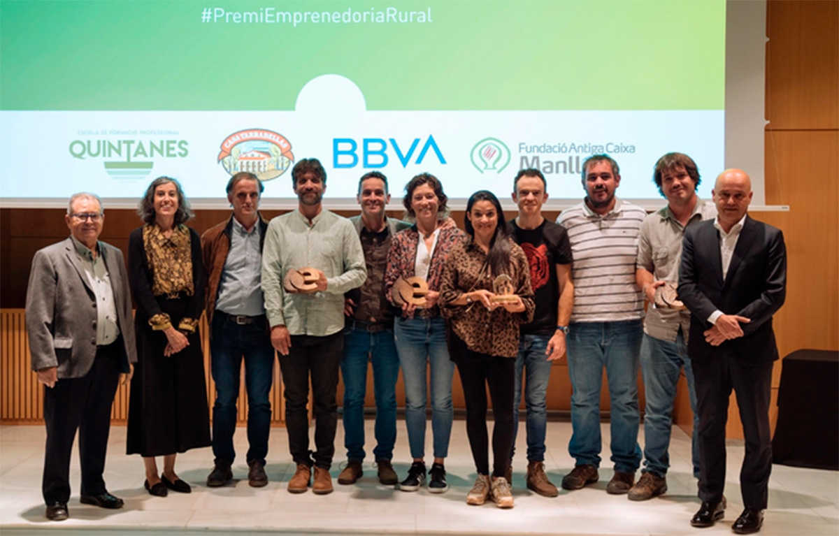 Foto de família dels guanyadors de la 4a edició