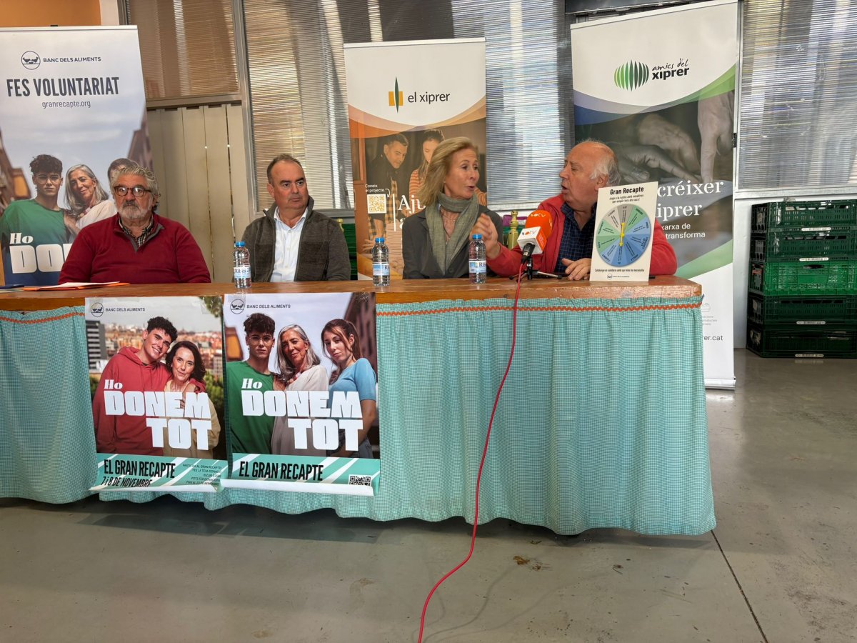 Víctor Pedragosa, coordinador territorial del Banc dels Aliments, Xavier Quincoces, gerent de la Fundació El Xiprer, Rosa Brutau, vicepresidenta del Banc dels Aliments i Joan Hidalgo, delegat del Banc dels Aliments  a la comarca