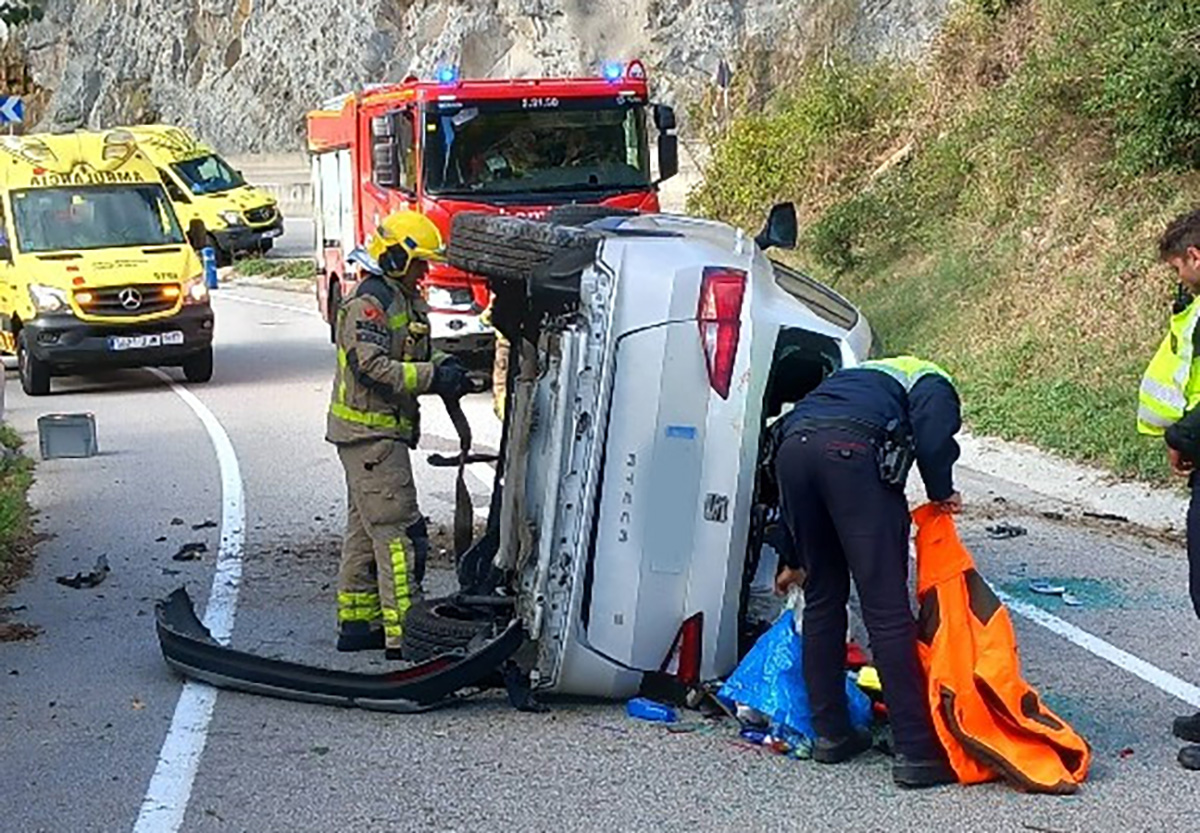 El cotxe ha quedat bolcat