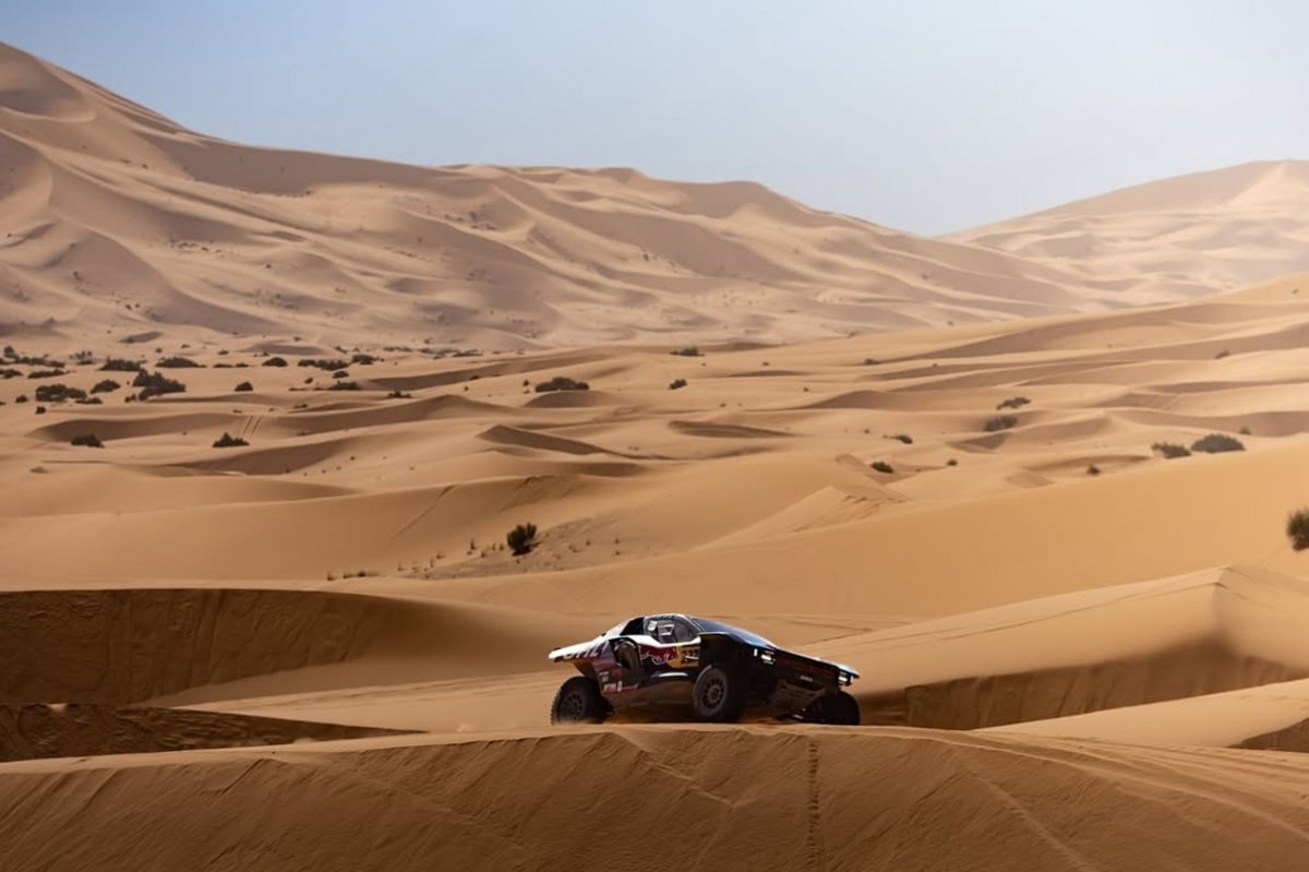 El Ford de Nani Roma, pel desert del Marroc en una de les etades del ral·i