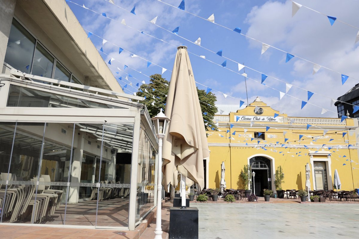 Part de l'espai de restauració ocupa el pati del Casino