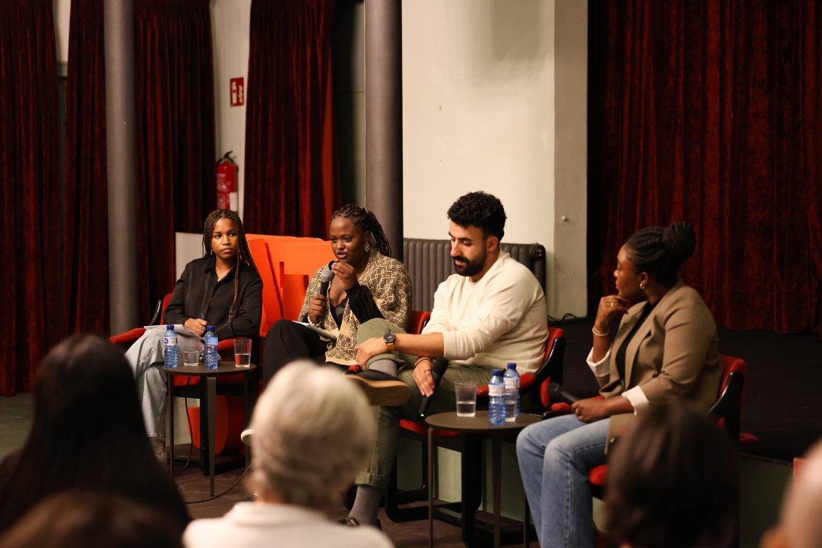 Aissata M'Ballo, Uma Alcaide, Moha Amazian i Bea Duodu, en la taula rodona al Casino de Vic