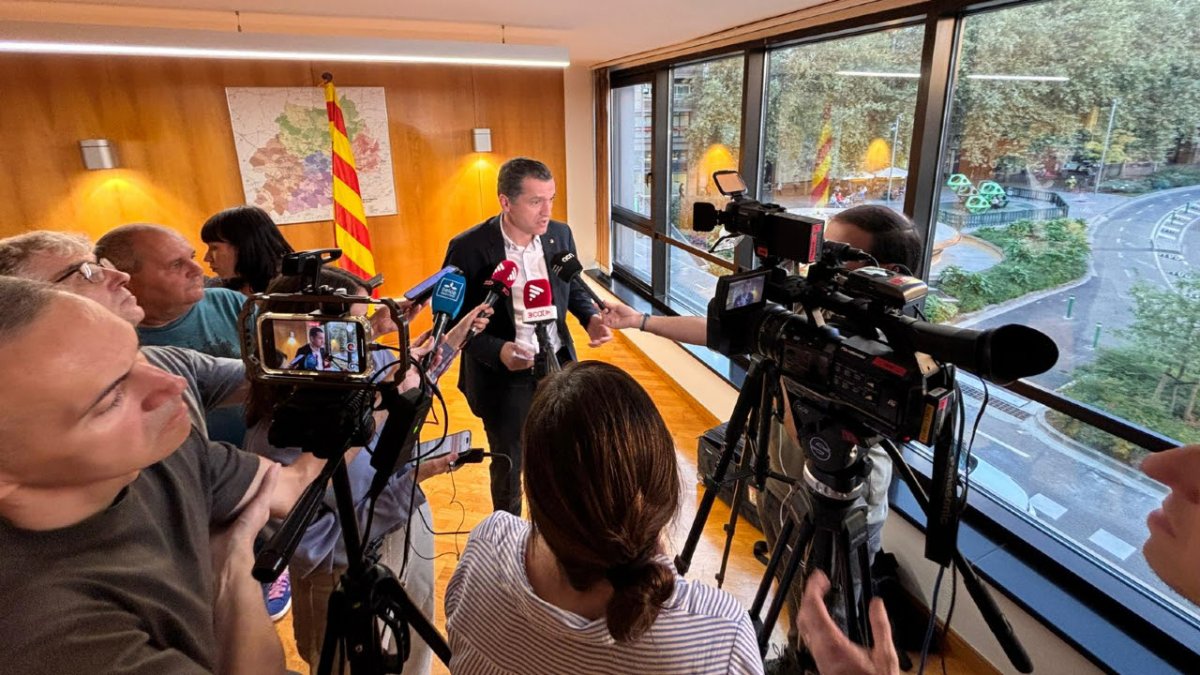 Òscar Ordeig durant la compareixença que va fer divendres a la tarda a Lleida