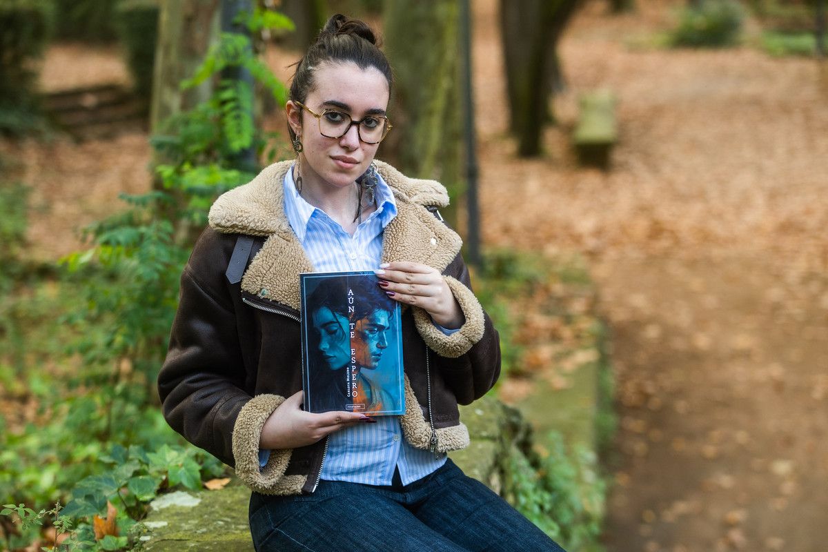 Carlota Molero, a les Set Fonts de Sant Julià, amb el llibre que presenta aquest dijous