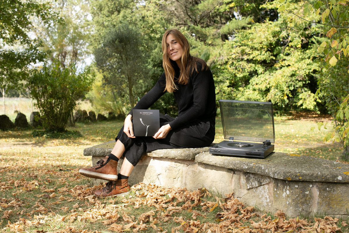 Laura Segarra, en una imatge promocional del disc ‘El costat bac’