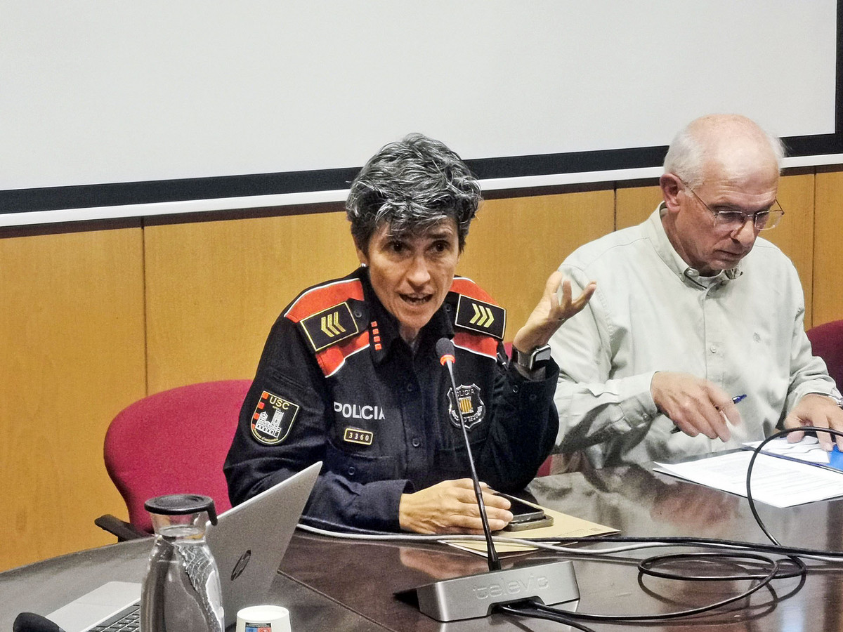 Elisabet Graell, dimarts al Consell d’Alcaldes, presidit per l’alcalde de Llanars, Amadeu Rossell