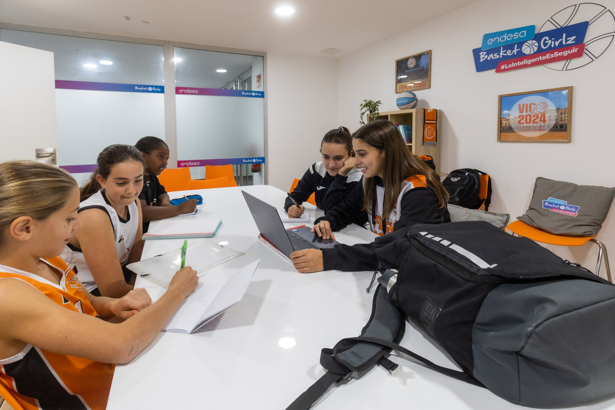 L’aula d’estudi al pavelló del Castell d’en Planes amb jugadores del Femení Osona, aquest dimecres