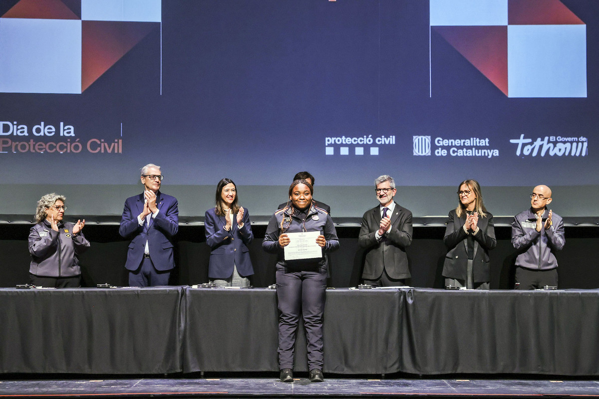 Unakpa va rebre el guardó a mans del president Salvador Illa