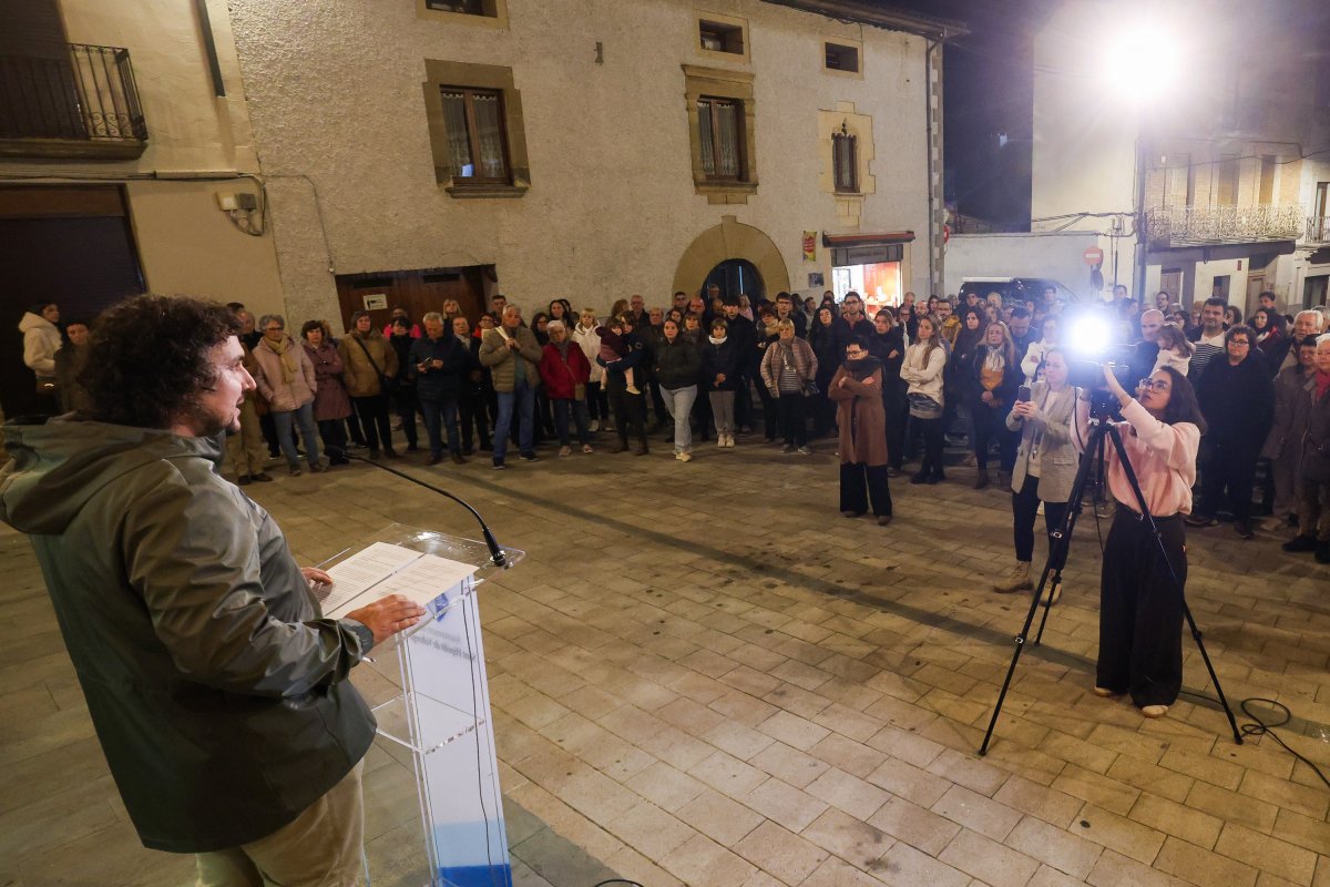 L'alcalde, Gerard Sancho, llegint el manifest