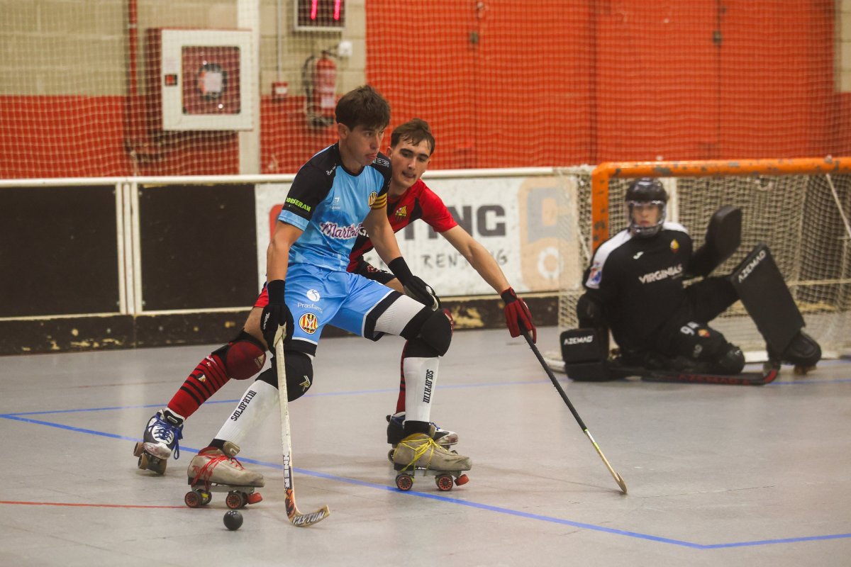 El capità del Manlleu Roger Codinach, autor dels dos primers gols del partit