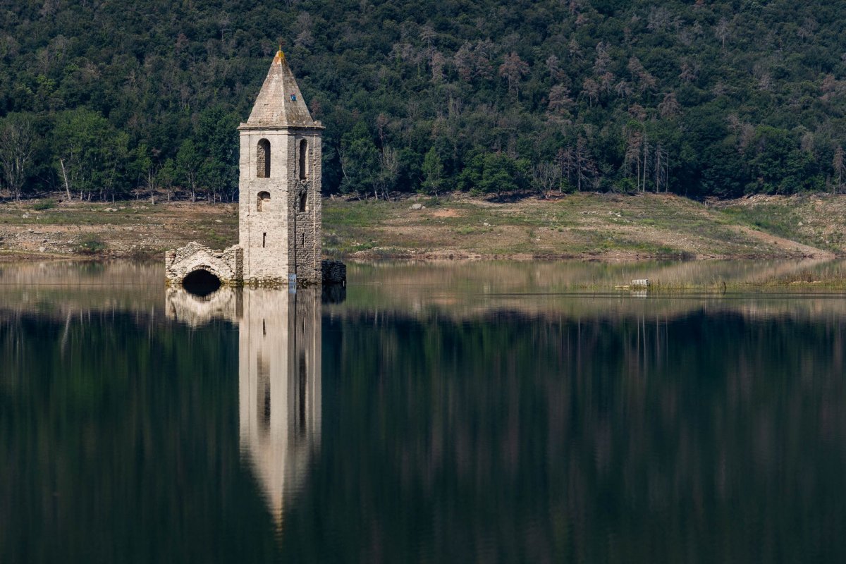 El pantà de Sau, durant la sequera de 2024