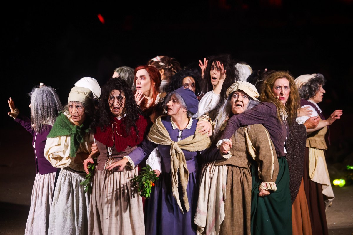 Les protagonistes de l'espectacle, en un moment de les funcions de divendresal vespre a Viladrau