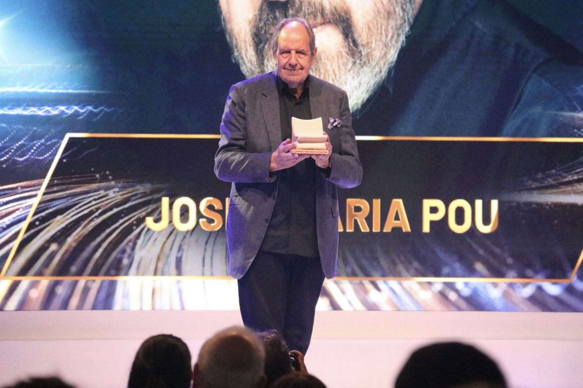 Josep Maria Pou amb el premi
