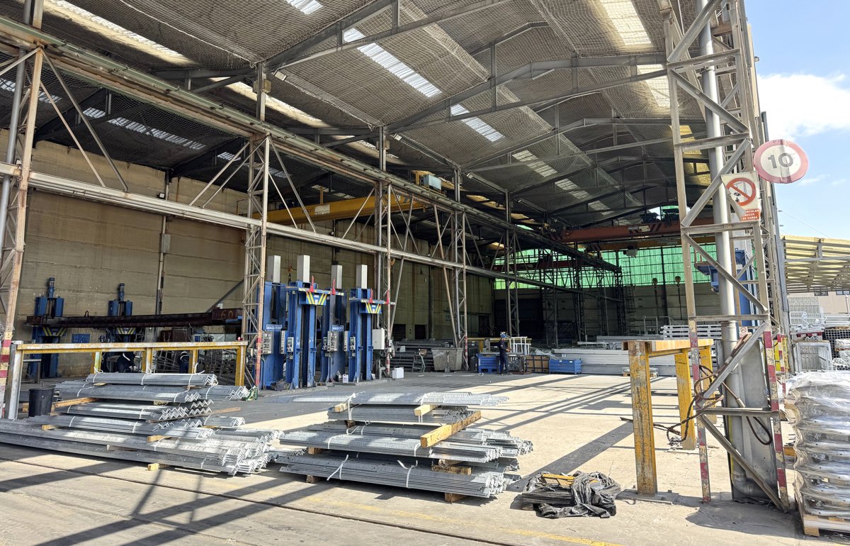 Interior de les instal·lacions d’Ingalsa al polígon de Can Busquerons de Montornès