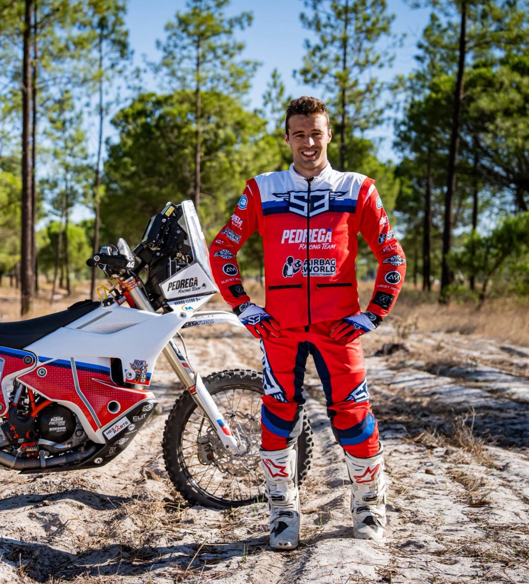 Arnau Lledó, juntament amb la seva KTM 450 Ral·li
