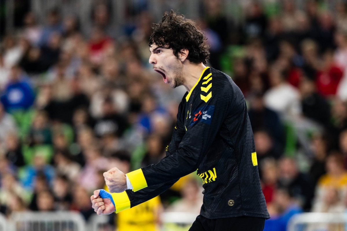 El porter del Fraikin Luka Krivokapic, celebrant una aturada,  ha estat un dels artífexs de la victòria del Fraikin