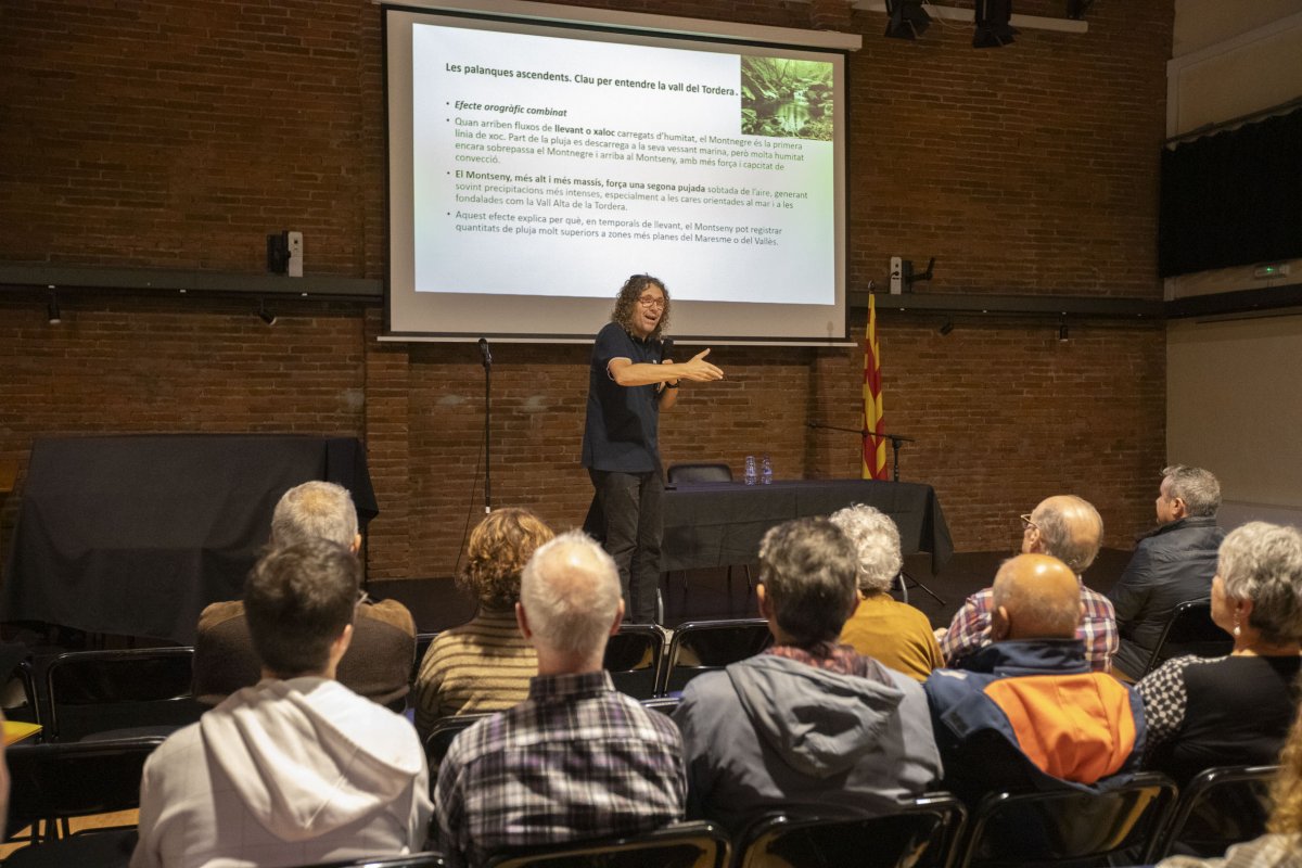 Alex Van der Laan durant l’acte inaugural de les Jornades a Palautordera