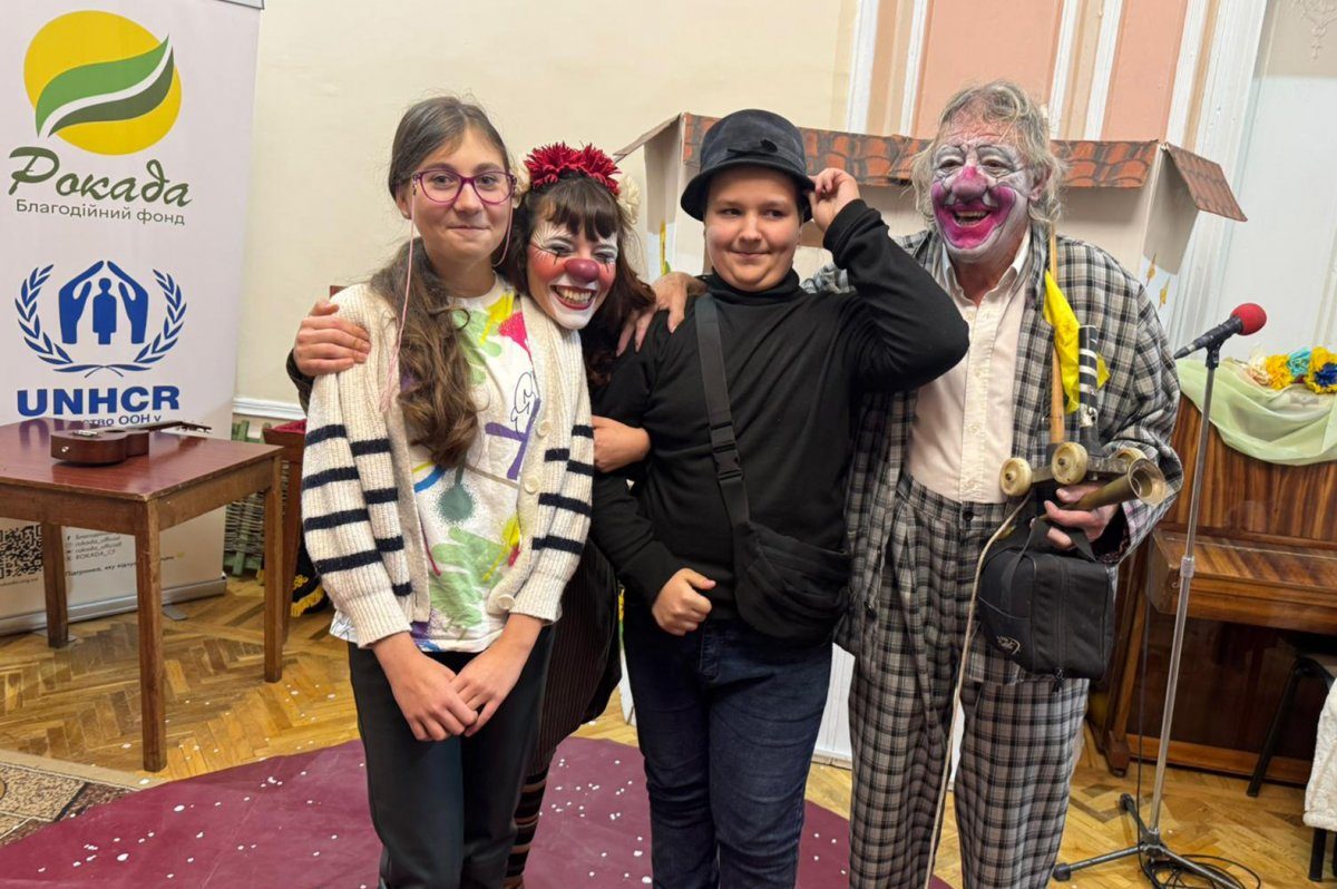 La Petita Lu i Tortell Poltrona durant la gira per Ucraïna