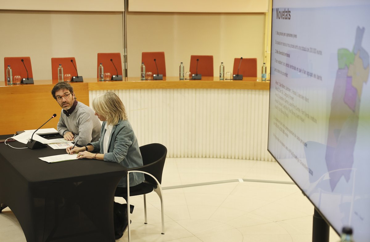 El regidor d'Hisenda, Martí Pujadas, i l’alcaldessa, Alba Barnusell, a la presentació de dimarts