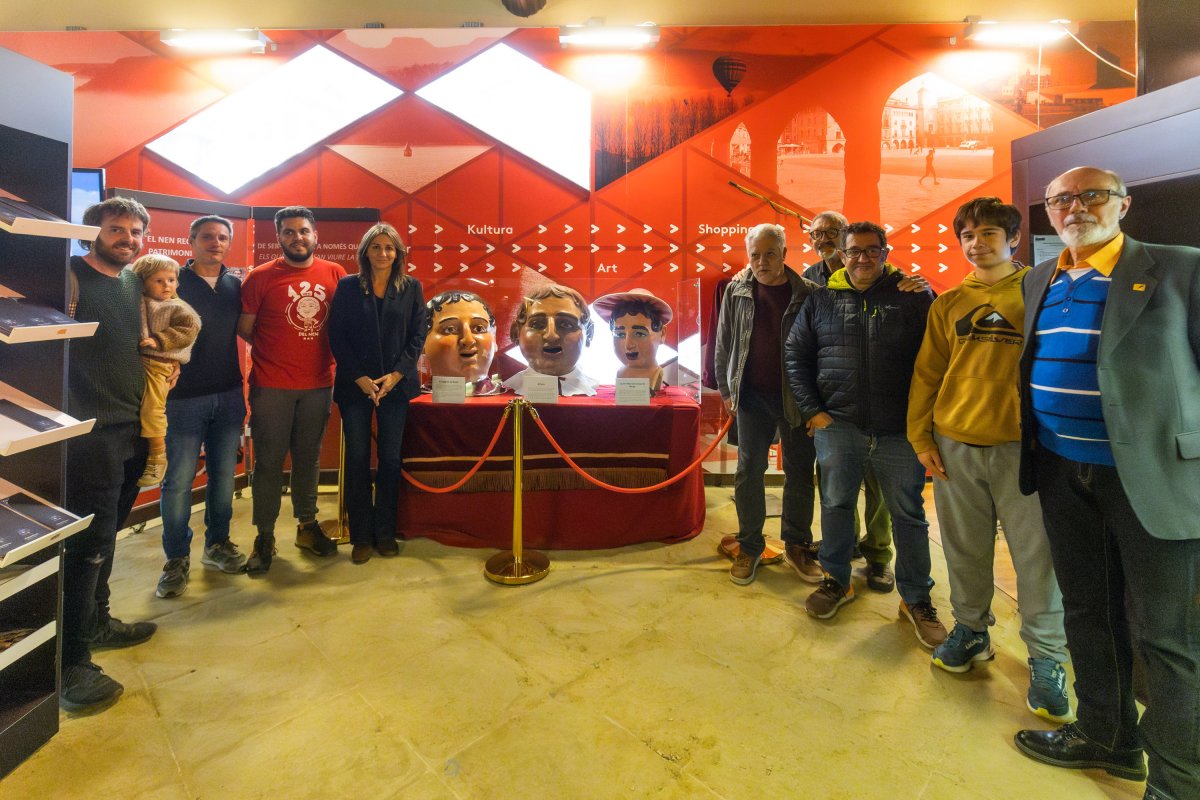 Un moment de la inauguració de l'exposició, dissabte passat a la Llotja del Blat