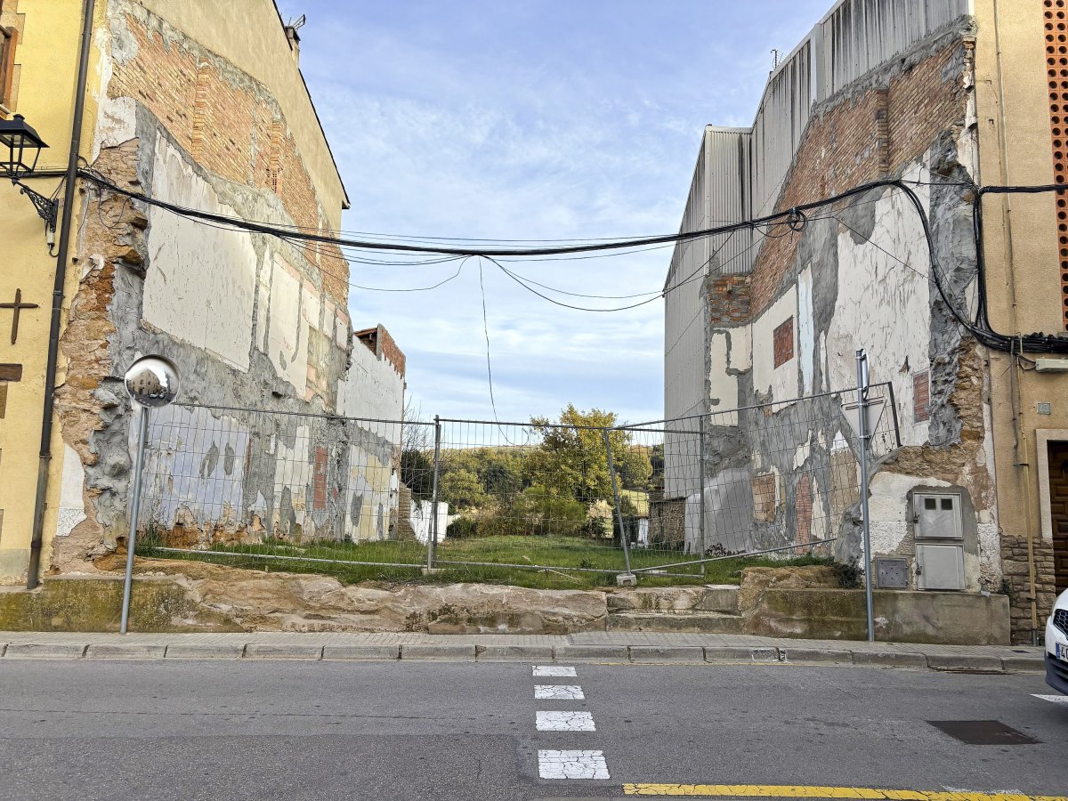 El solar conegut com la casa de Can Serdà hauria de donar accés a la futura ronda