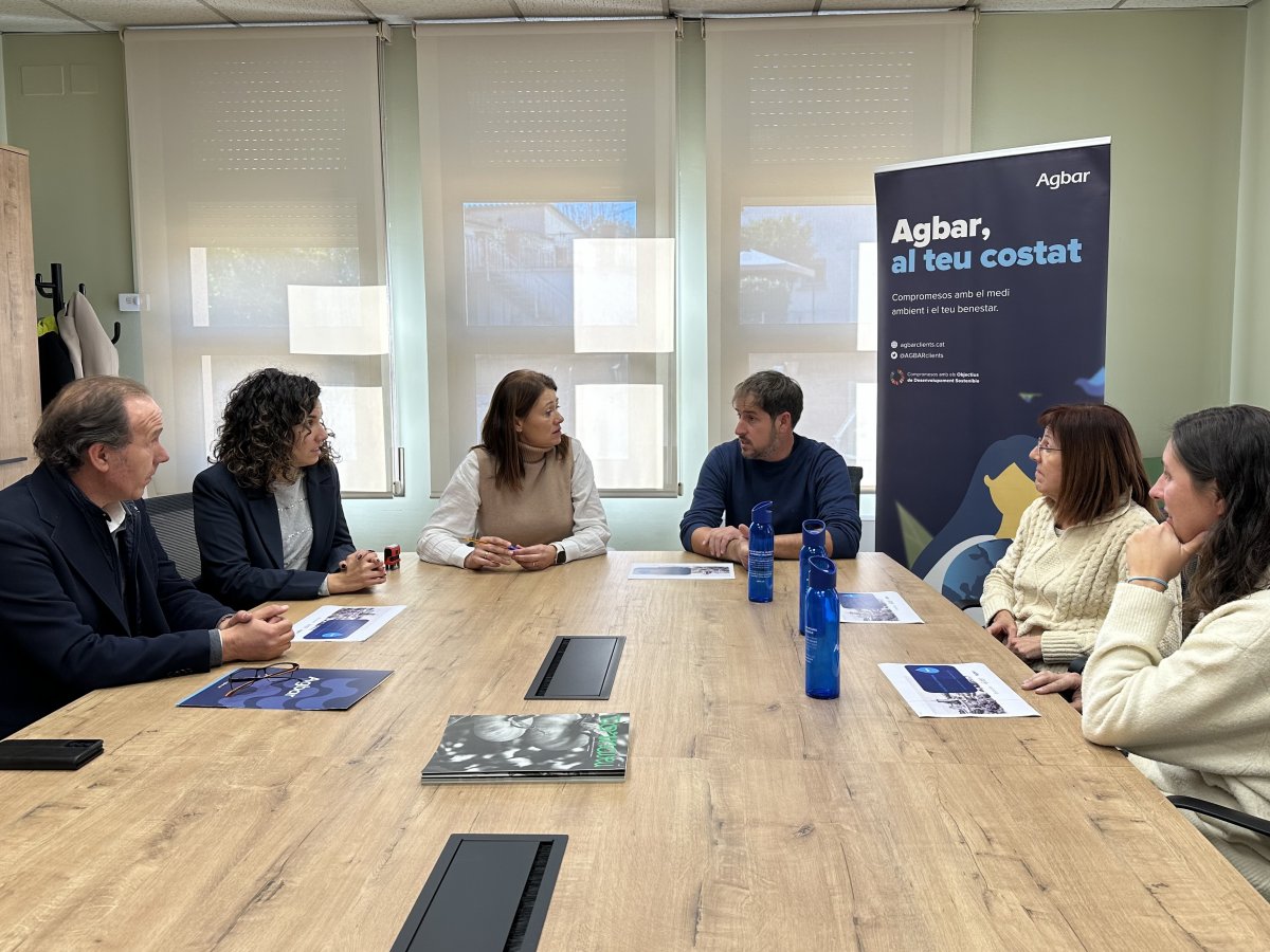 Berta Trillo i Francesc Bonet durant la signatura del conveni