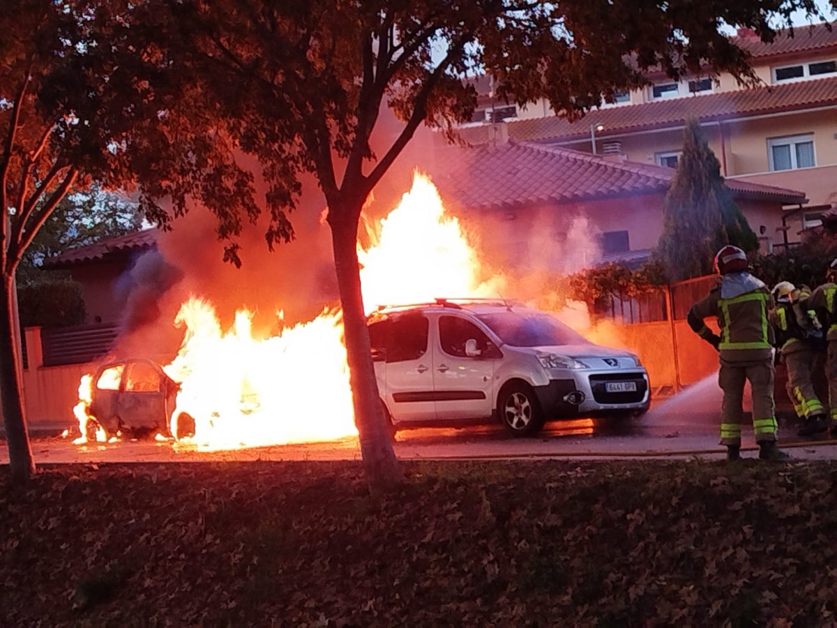 Els dos vehicles que han cremat estaven estacionats al passeig Lluís Companys