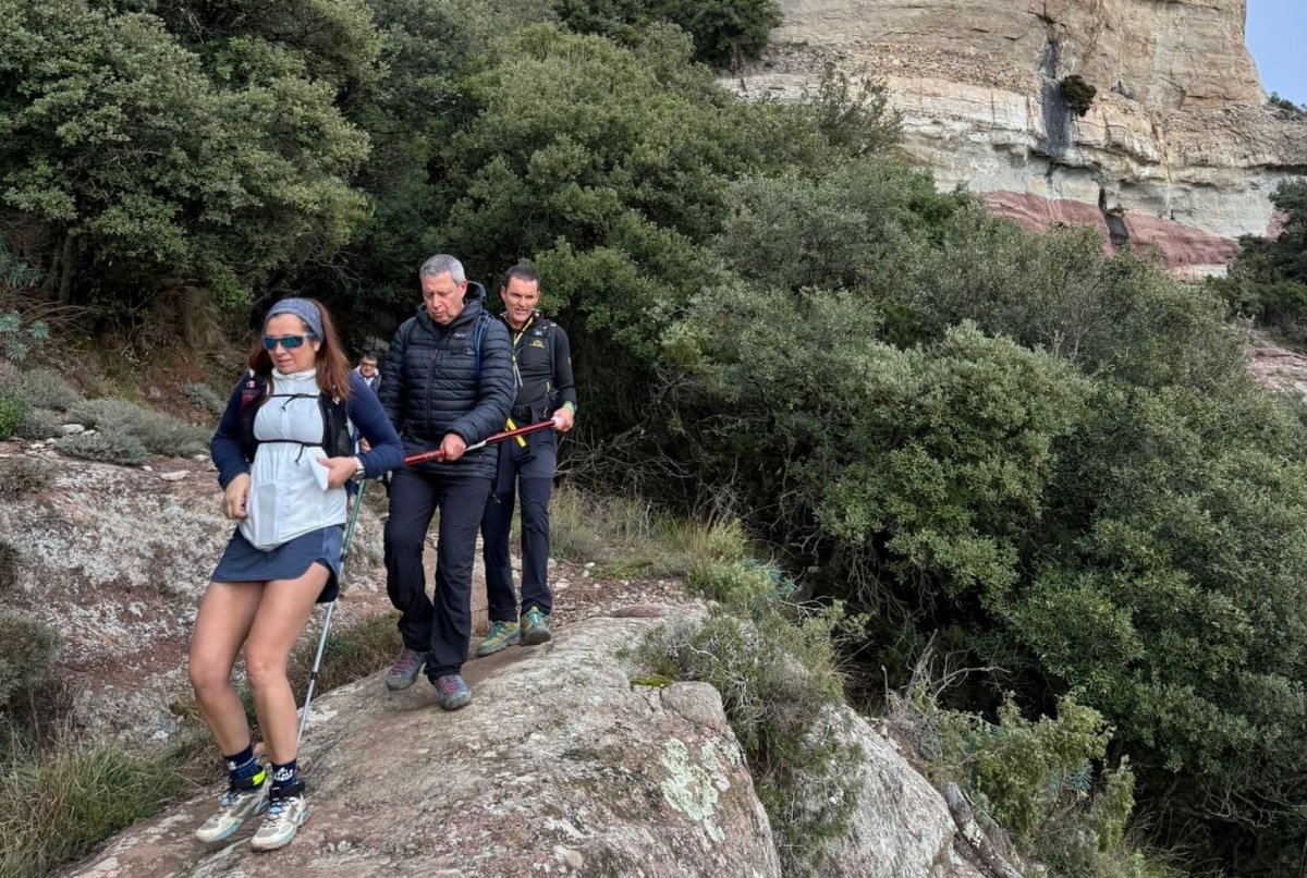 A l’esquerra, Escalé, Risco i Izquierdo baixant de Tavertet