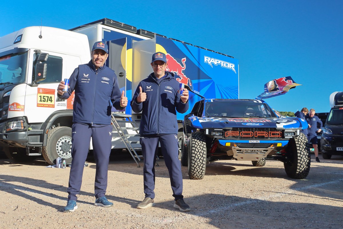 Nani Roma i Àlex Haro, aquest dijous a Santa Susanna, juntament amb el seu Ford Raptor T1+