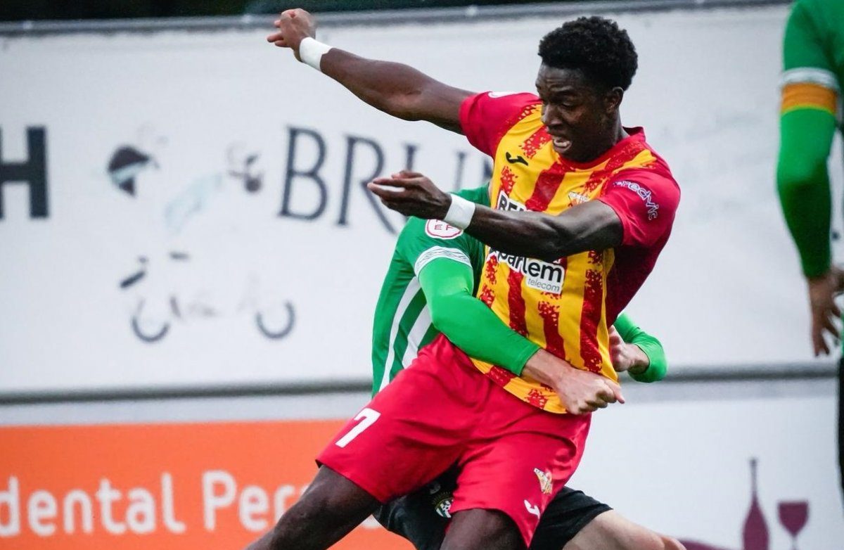 Sehou Sarr en una acció individual a Peralada