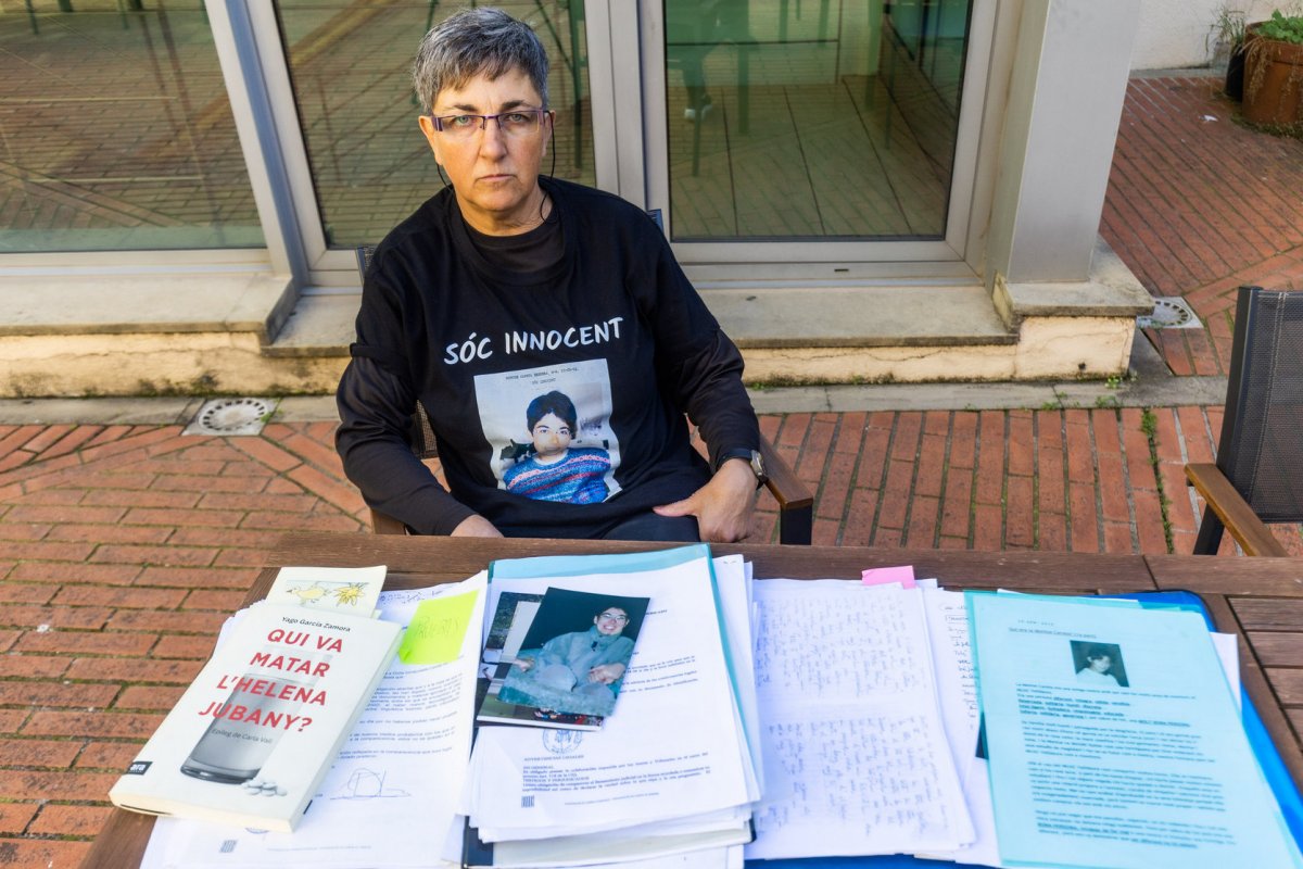 Imma Careta, a principis de novembre, amb tota la documentació del cas Jubany
