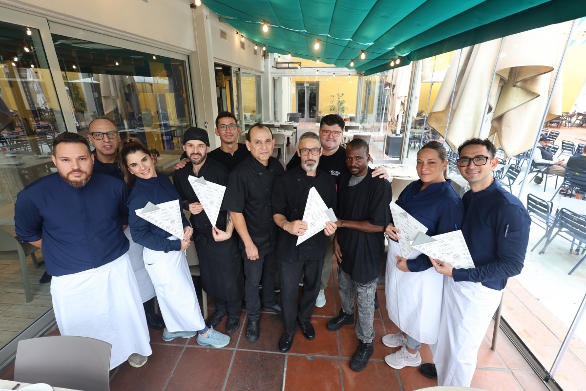 Els responsables i l'equip del Casino Pa amb tomàquet