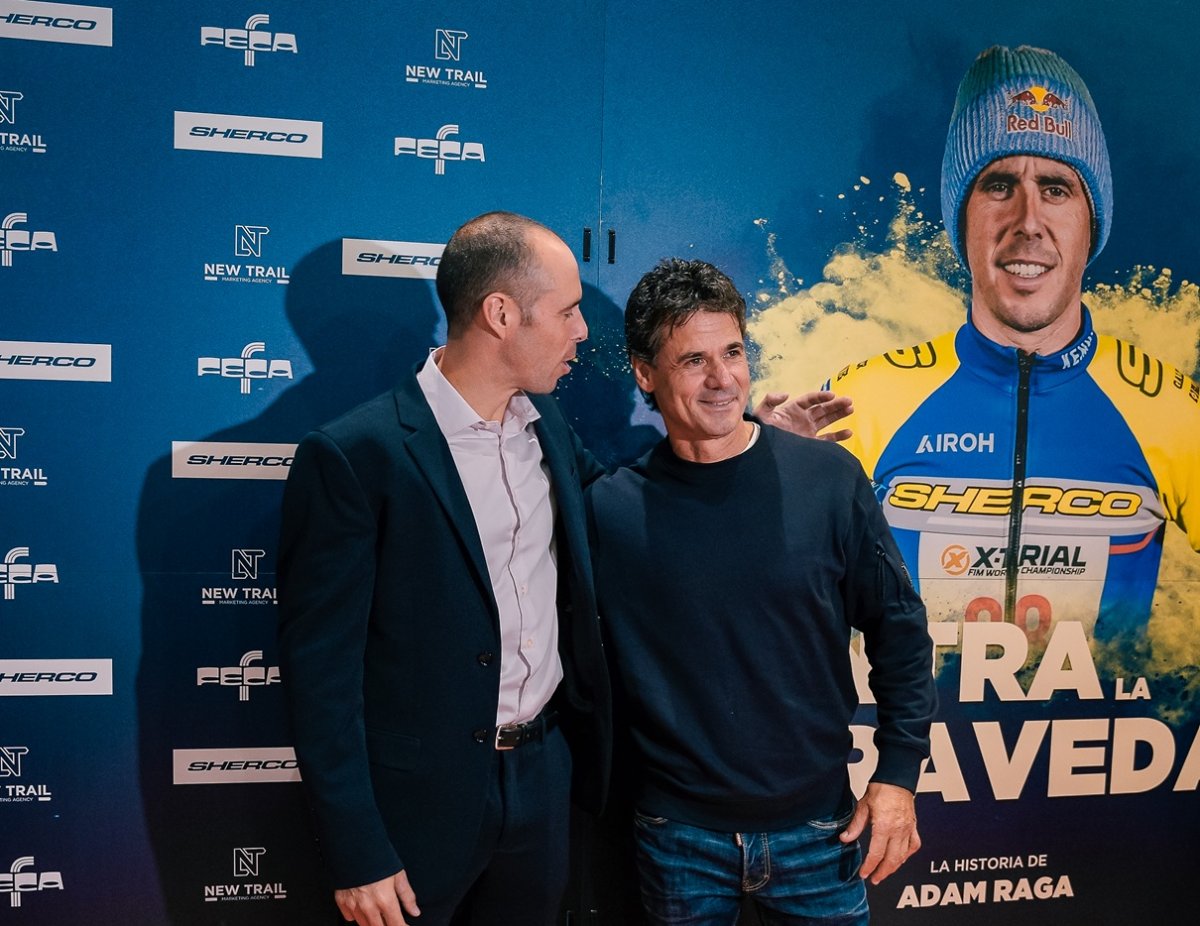 Adam Raga amb Àlex Crivillé, a l'estrena del documental a Barcelona