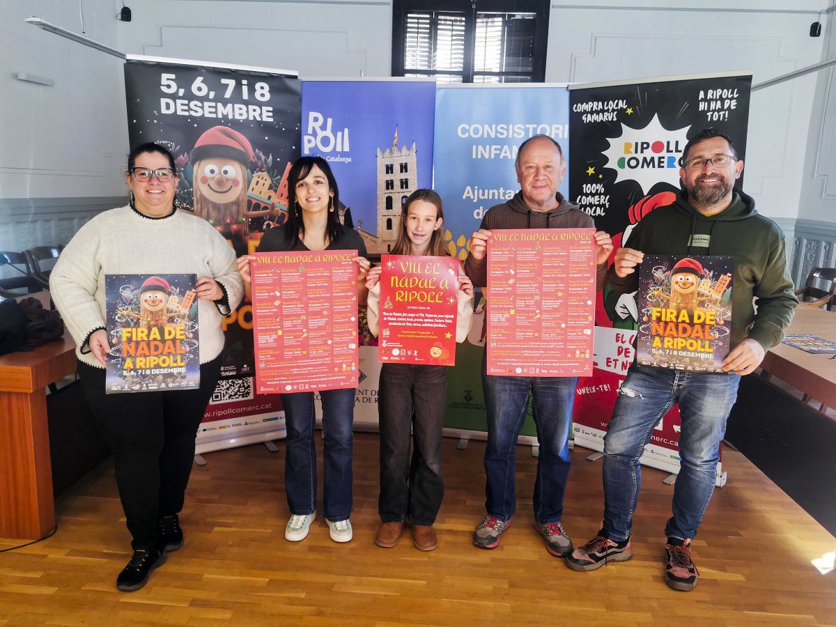 Un moment de la presentació de la Fira de Nadal de Ripoll, presidida per l’alcaldessa, Sílvia Orriols