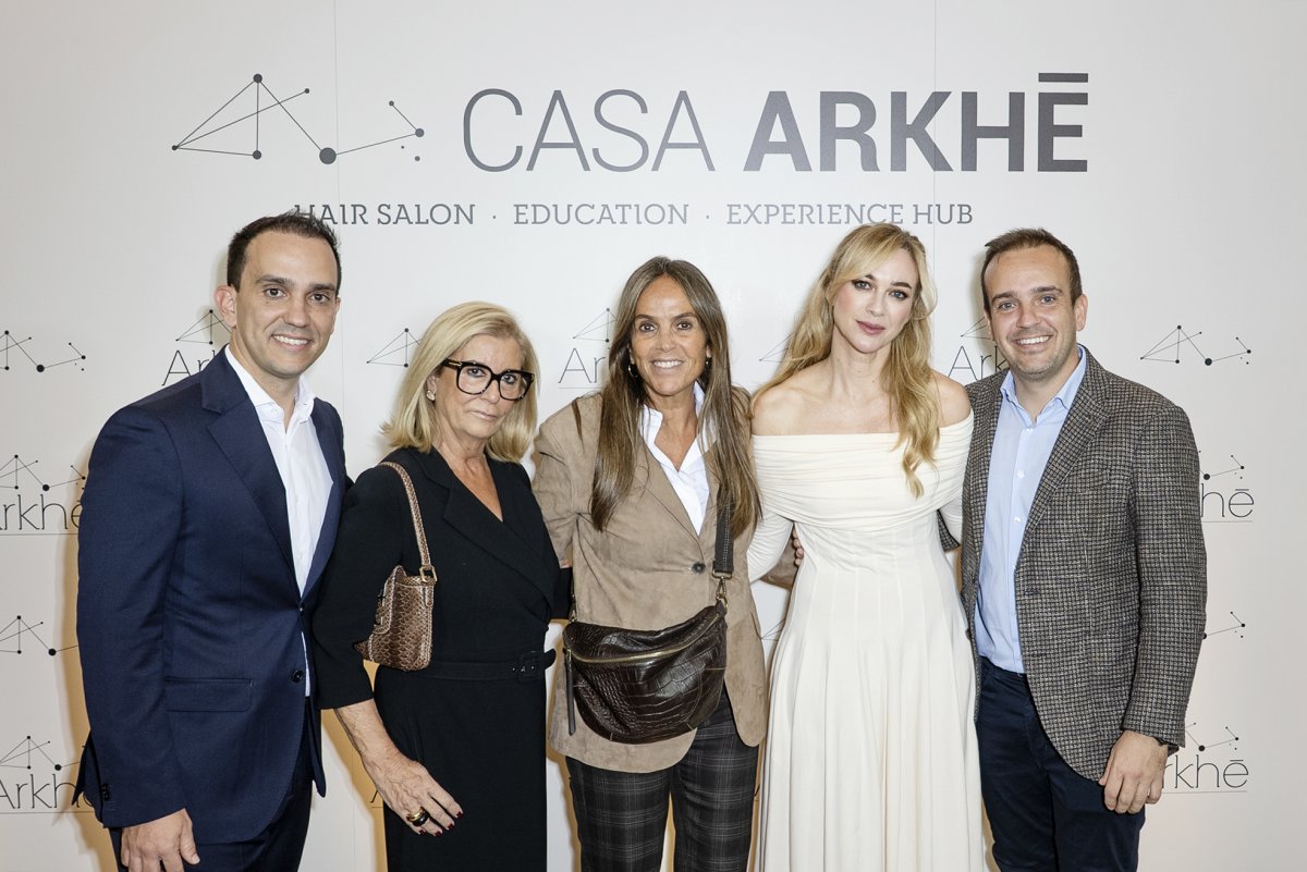 Directius del grup VMV amb convidades a l’estrena de Casa Arkhé