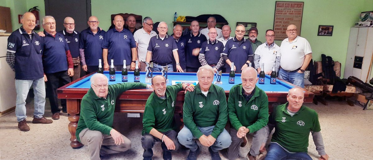 Foto de família dels participants al campionat de billar de Sant Quirze
