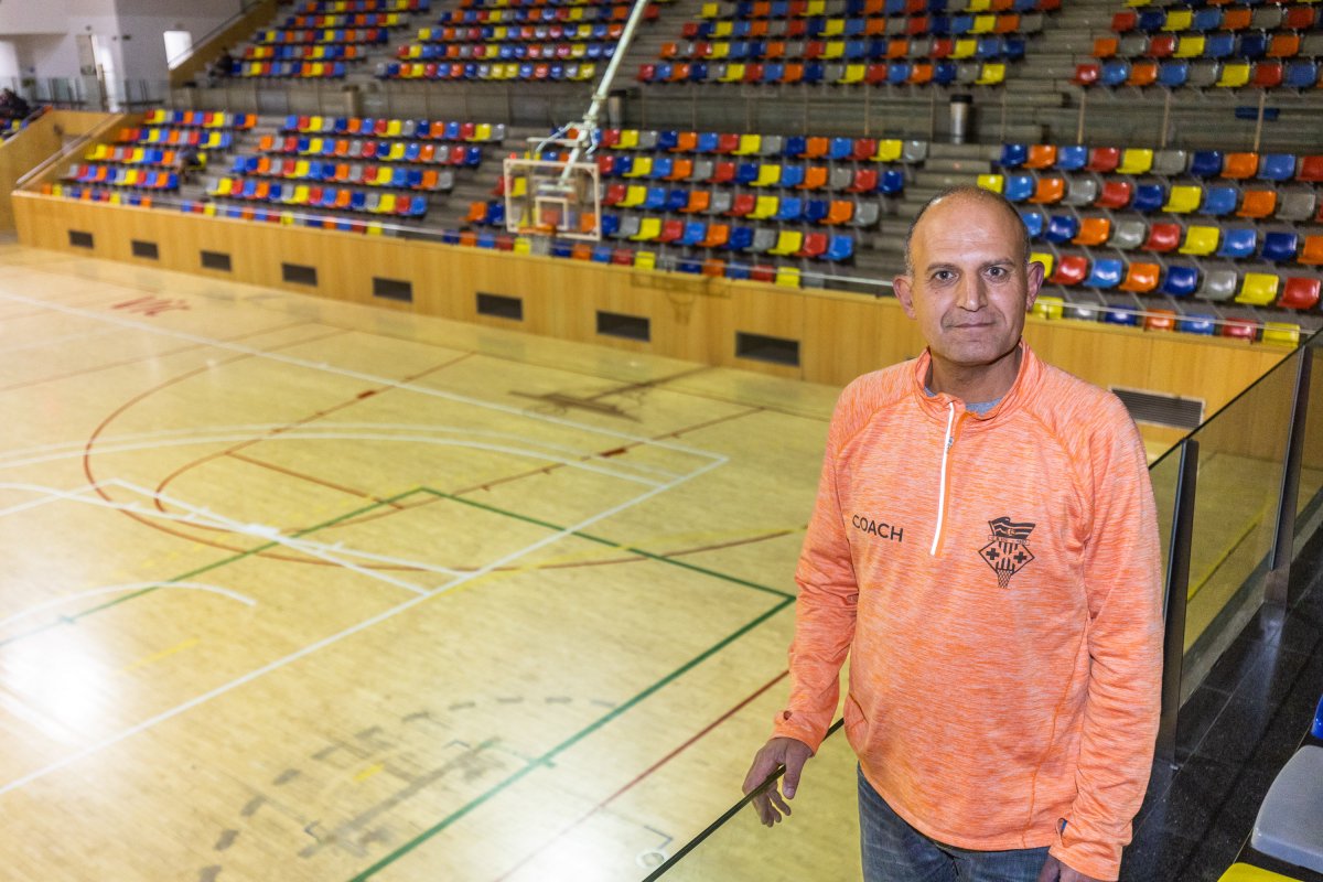 Francesc Luna, aquest dimecres al pavelló Castell d’en Planes, ultimant els detalls del torneig