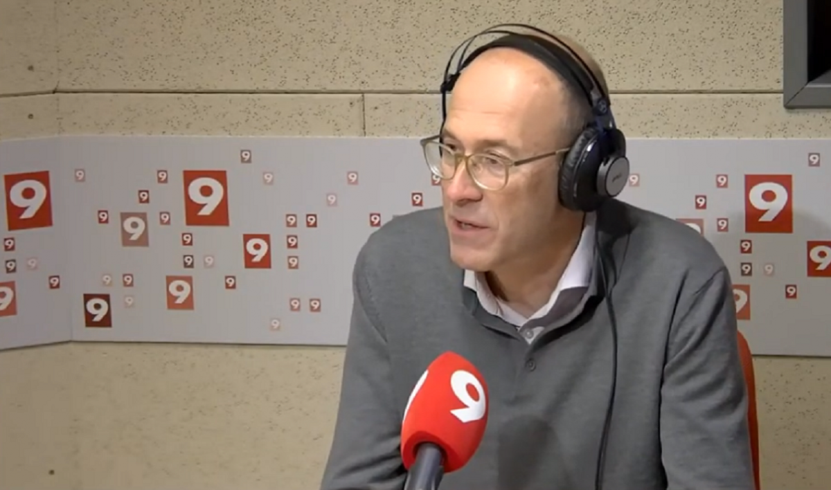 Ricard Gorgals, duirant l'entrevista a 'El 9 Matí' d'EL 9 FM