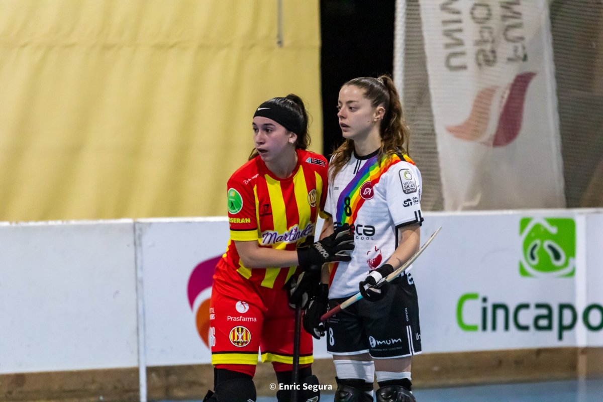 Mireia Codinach i Vinyet Flix en una acció del partit