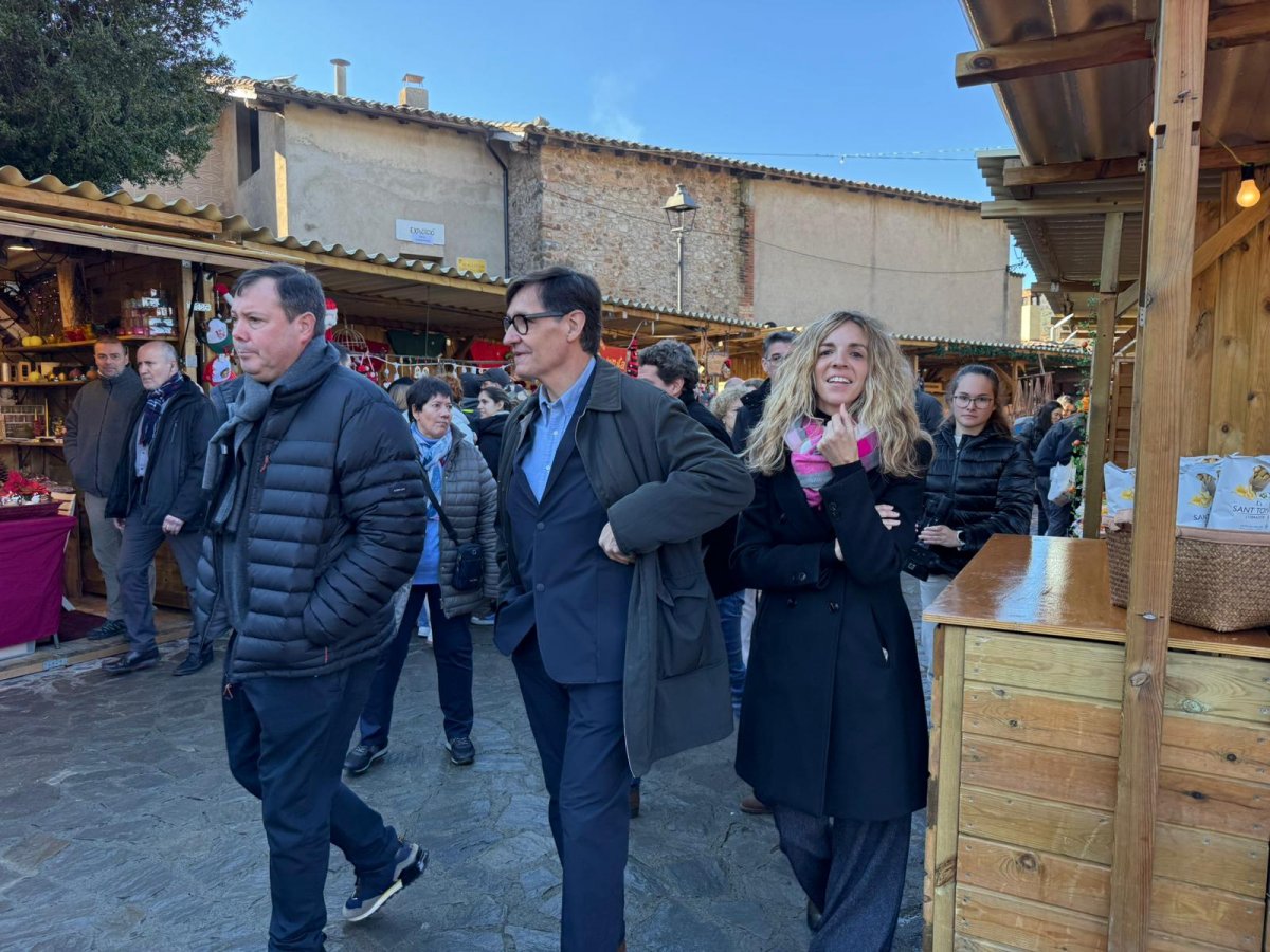 Salvador Illa, acompanyat de l'alcalde i la delegada de la Catalunya Central