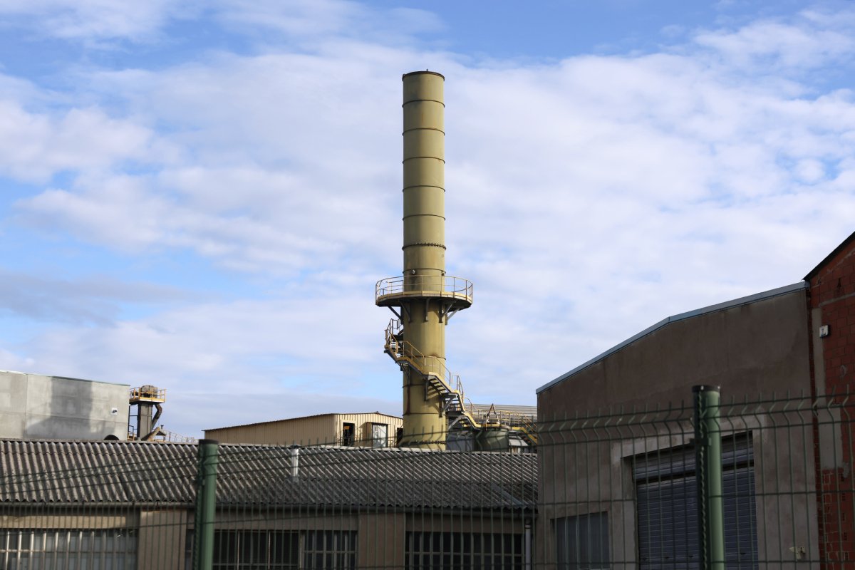Una jutge resol a favor de retirar la xemeneia de Befesa, a Llerona