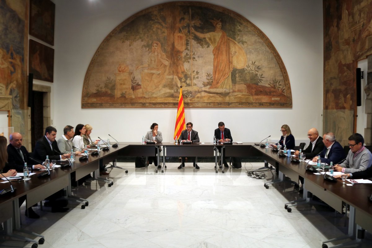 La trobada del president Illa i els consellers Ordeig i Romero amb el sector agrari per avaluar la situació derivdada de la PPA a Catalunya