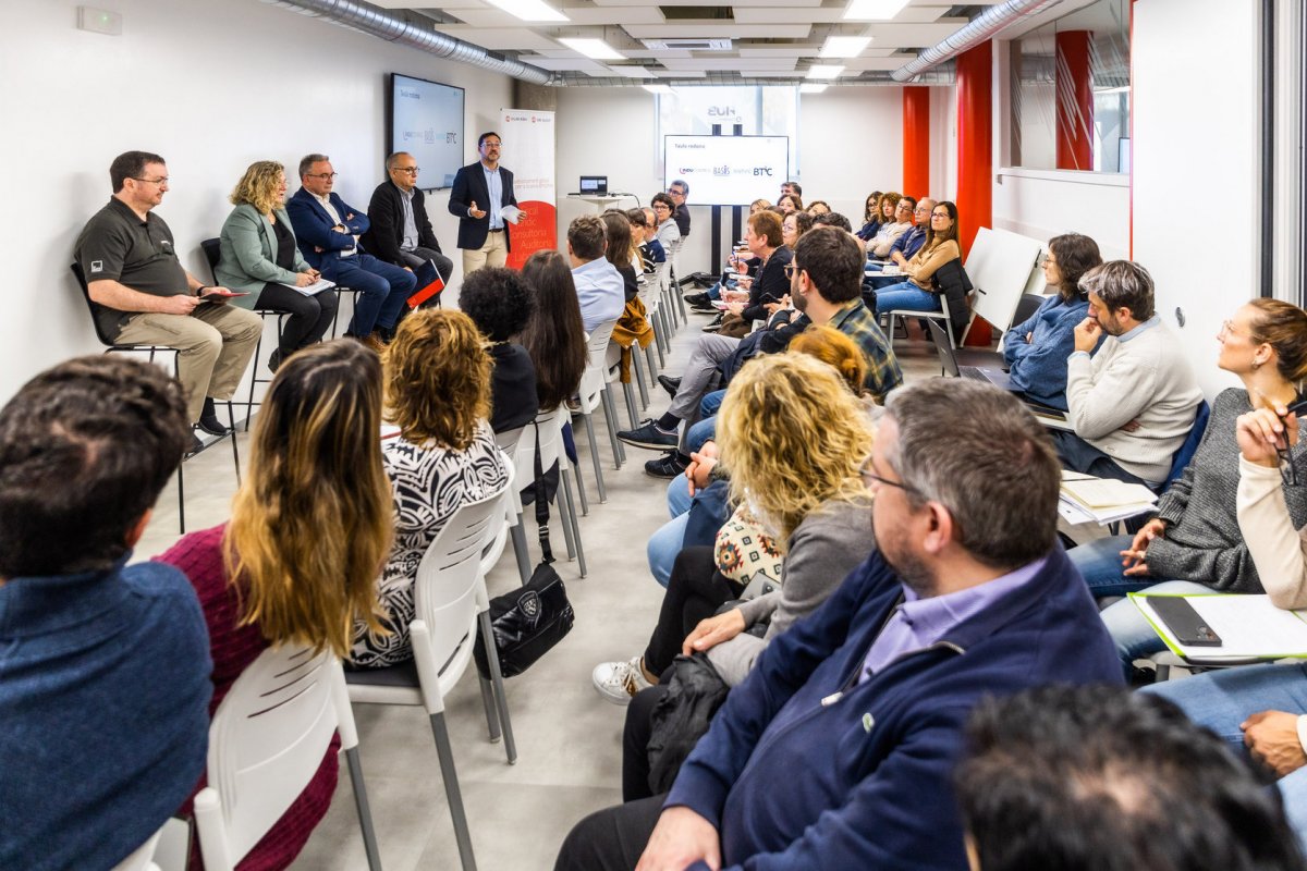 Una sessió informativa sobre Verifactu organitzada per TIC Osona i el CEDO