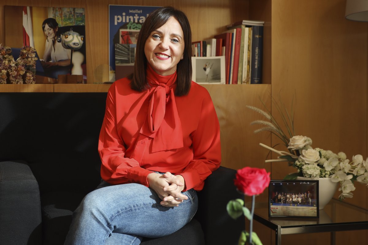 L'alcaldessa al seu despatx