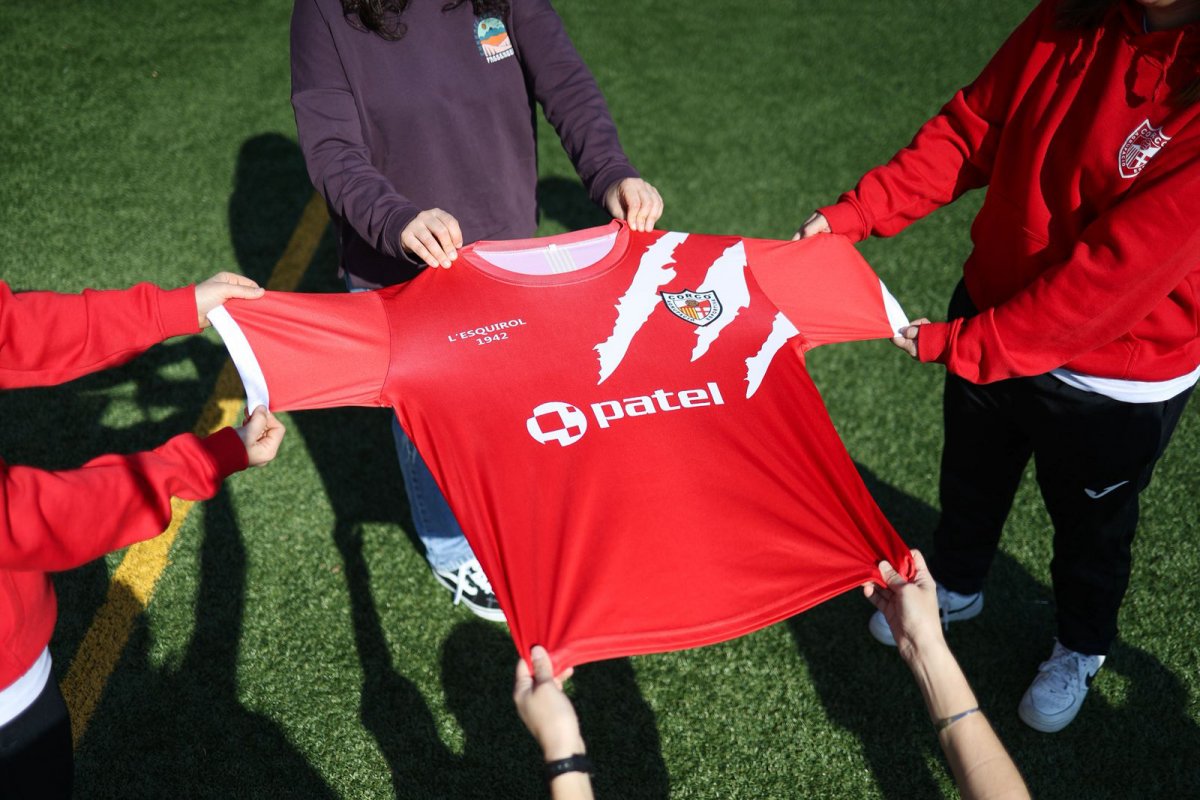 La samarreta de l'AE Corcó patrocinada per Patel