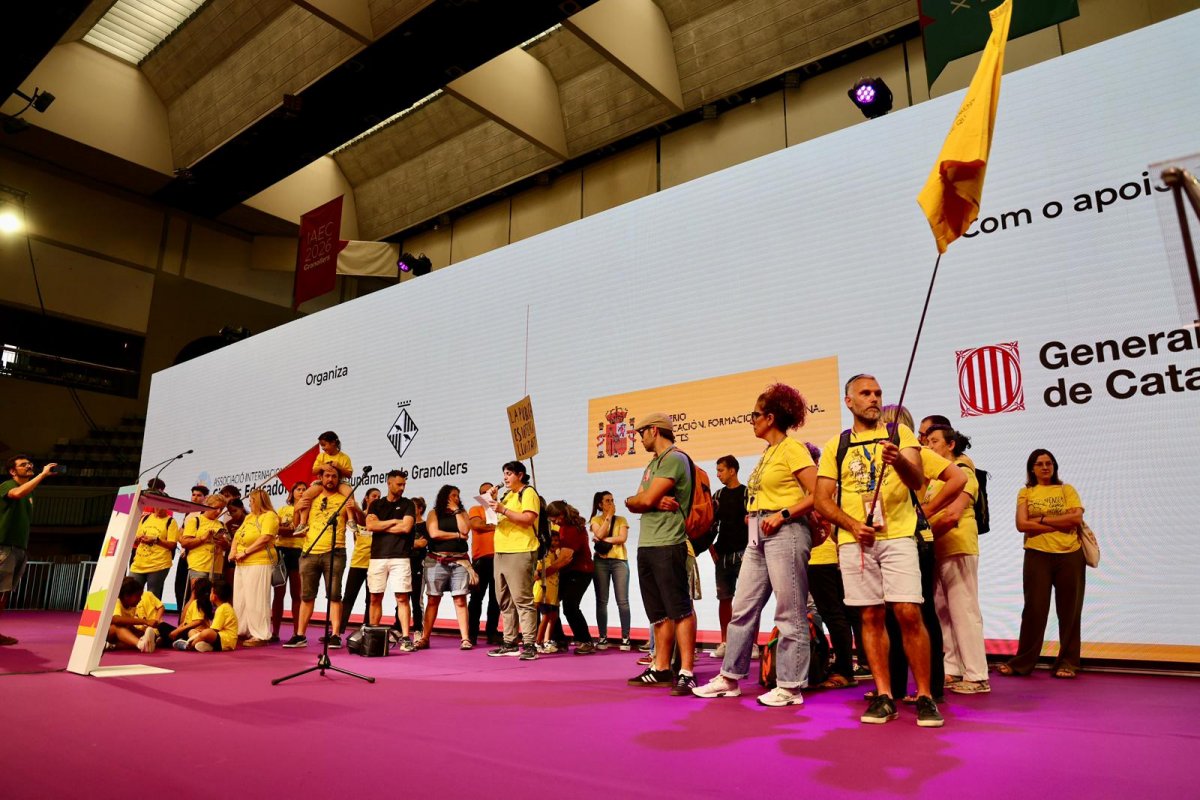 [ACTUALITZACIÓ] Anul·len la inauguració de Ciutats Educadores per una protesta de docents i famílies